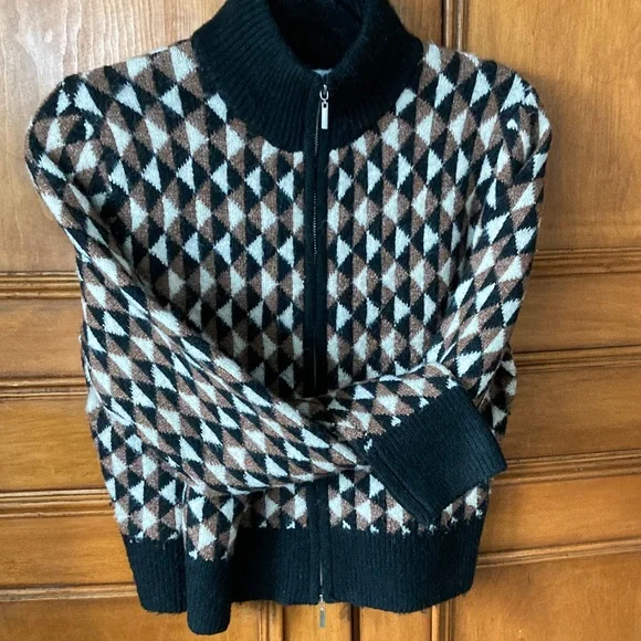 Geometric Patterned Jacket - Picture 6 of 6